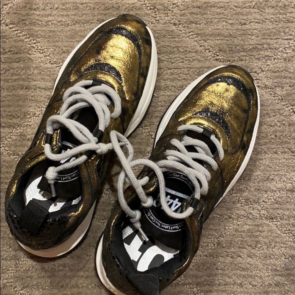 P448 shoes